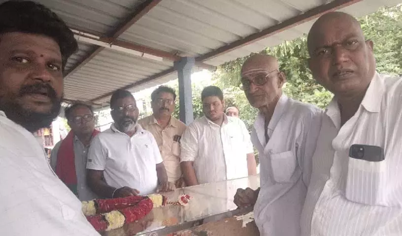 मंदिर के पुजारी की दिल का दौरा पड़ने से मौत मंदिर के पुजारी की दिल का दौरा पड़ने से मौत