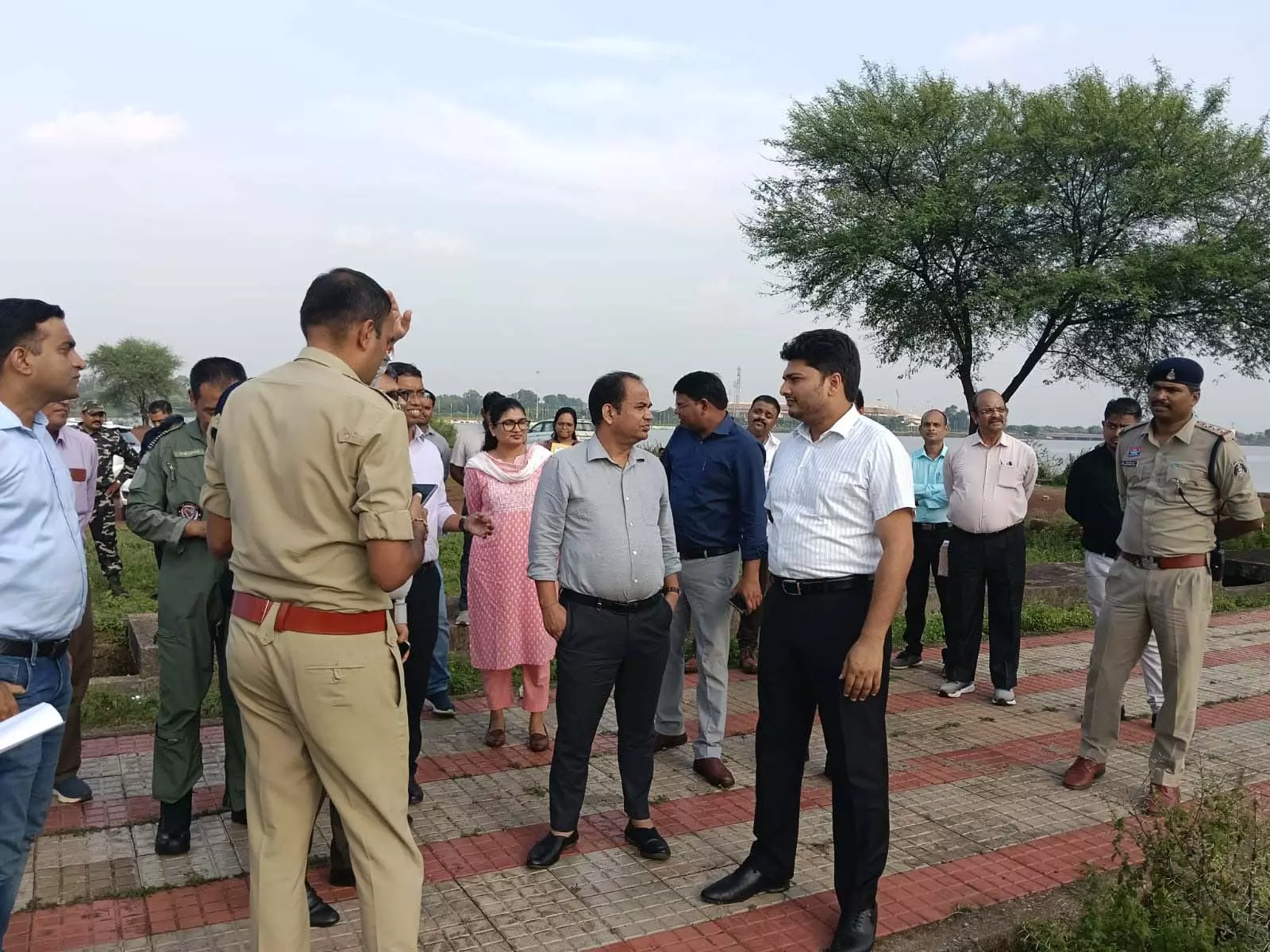 राज्योत्सव 2025: कलेक्टर ने शो की तैयारियों को लेकर स्थल का किया निरीक्षण राज्योत्सव 2025: कलेक्टर ने शो की तैयारियों को लेकर स्थल का किया निरीक्षण