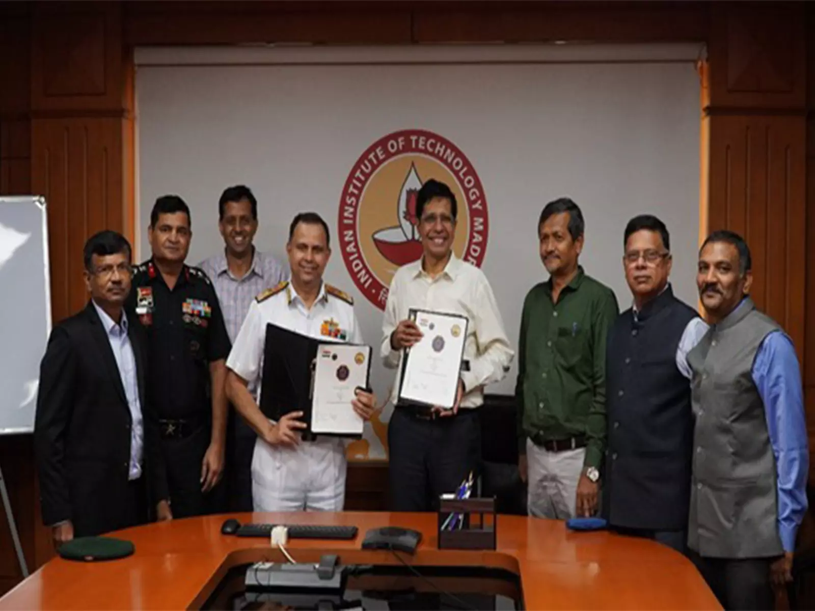 आईआईटी मद्रास-भारतीय नौसेना में MoU आईआईटी मद्रास-भारतीय नौसेना में MoU