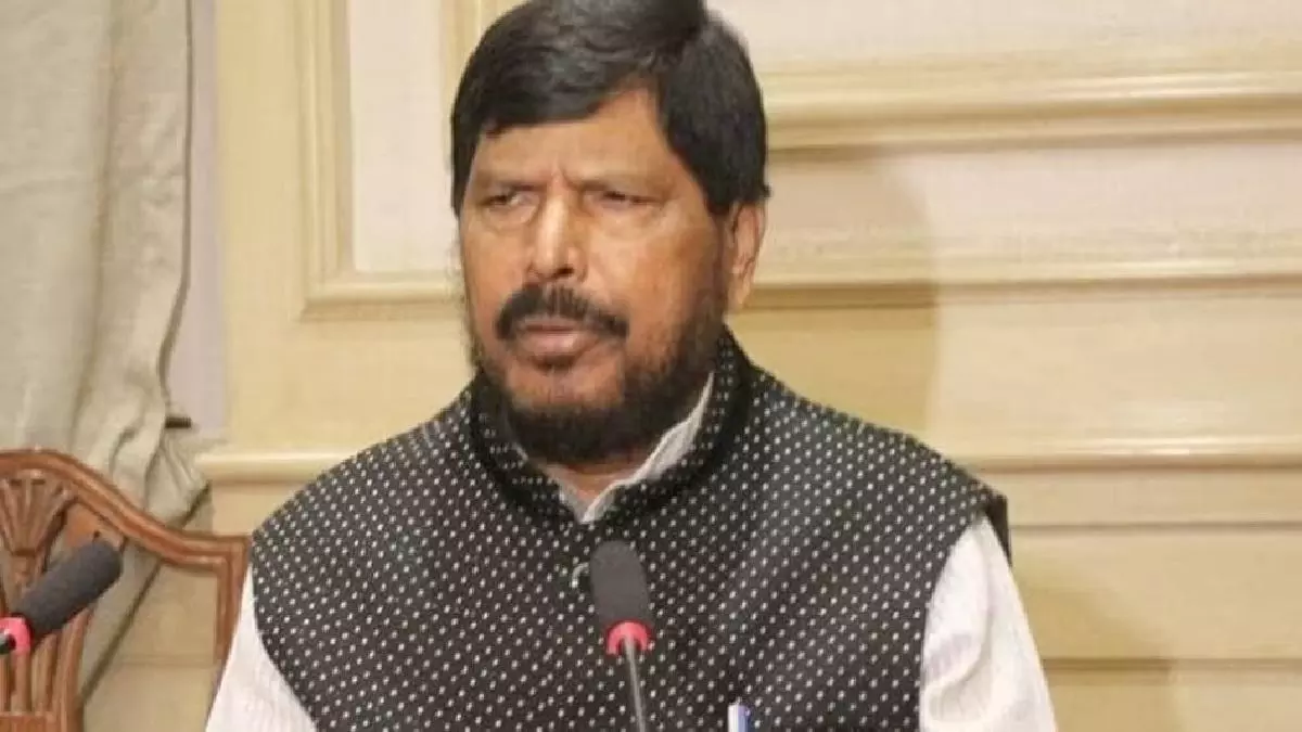 यह संविधान का अनादर है: रामदास अठावले ने CJI पर जूता फेंकने की कोशिश की निंदा की यह संविधान का अनादर है: रामदास अठावले ने CJI पर जूता फेंकने की कोशिश की निंदा की