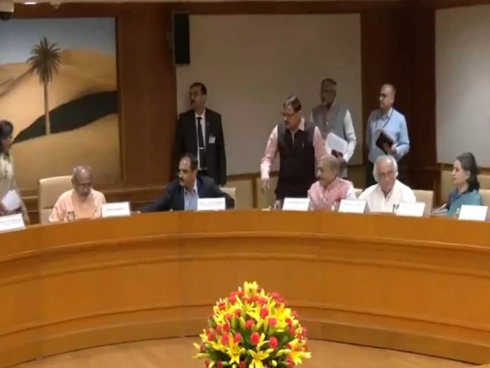 राज्यसभा के सभापति राधाकृष्णन ने राजनीतिक दलों के सदन नेताओं के साथ बैठक की अध्यक्षता की राज्यसभा के सभापति राधाकृष्णन ने राजनीतिक दलों के सदन नेताओं के साथ बैठक की अध्यक्षता की