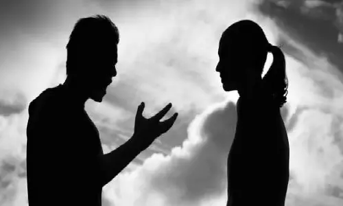 OMG! पत्नी की डांट से बचने झूठी कहानी रच डाली, ऐसे पकड़ाया पति OMG! पत्नी की डांट से बचने झूठी कहानी रच डाली, ऐसे पकड़ाया पति