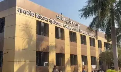 स्टाफ रूम में ट्रेनी डॉक्टर के साथ छेड़छाड़, सीनियर डॉक्टर पर आरोप स्टाफ रूम में ट्रेनी डॉक्टर के साथ छेड़छाड़, सीनियर डॉक्टर पर आरोप