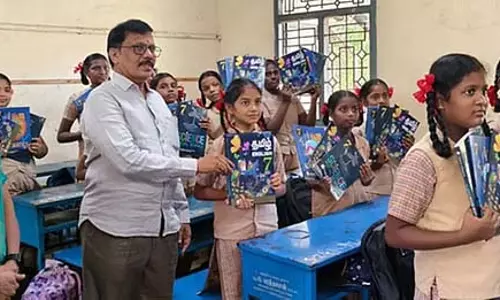 छुट्टियों के बाद स्कूल खुले: दूसरे सेमेस्टर की पाठ्यपुस्तकों का वितरण छुट्टियों के बाद स्कूल खुले: दूसरे सेमेस्टर की पाठ्यपुस्तकों का वितरण