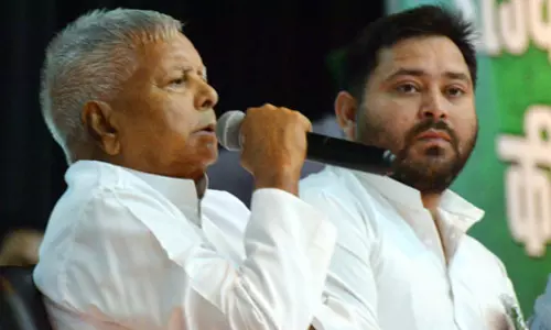 ‘छह और ग्यारह, एनडीए नौ दो ग्यारह’ बिहार चुनाव की घोषणा के बाद लालू प्रसाद यादव ने कसा तंज ‘छह और ग्यारह, एनडीए नौ दो ग्यारह’ बिहार चुनाव की घोषणा के बाद लालू प्रसाद यादव ने कसा तंज