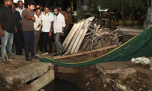 वर्षा जल निकासी का जीर्णोद्धार कार्य : आधी रात को उदयनिधि का निरीक्षण वर्षा जल निकासी का जीर्णोद्धार कार्य : आधी रात को उदयनिधि का निरीक्षण