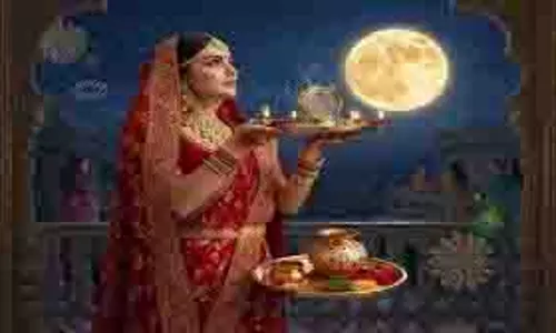 Karwa Chauth 2025: जानिए इंगेजमेंट के बाद करवा चौथ का व्रत रखना सही या गलत Karwa Chauth 2025: जानिए इंगेजमेंट के बाद करवा चौथ का व्रत रखना सही या गलत