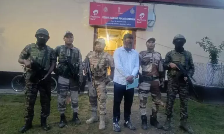 Manipur: स्कूलों और कॉलेजों से जबरन वसूली के आरोप में 2 गिरफ्तार Manipur: स्कूलों और कॉलेजों से जबरन वसूली के आरोप में 2 गिरफ्तार
