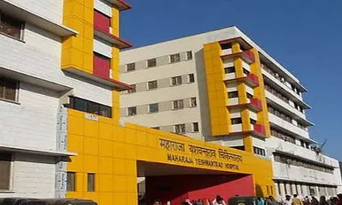 Indore : एमवाय अस्पताल में सुरक्षा में चूक, चोरों ने वार्ड के अंदर से चुराए फोन Indore : एमवाय अस्पताल में सुरक्षा में चूक, चोरों ने वार्ड के अंदर से चुराए फोन
