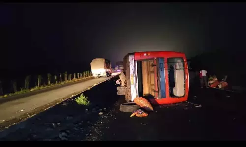 Odisha : बालासोर में तीर्थयात्रियों से भरी बस पलटने से 20 से अधिक घायल; 5 की हालत गंभीर