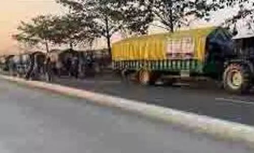Punjab: लोहा व्यापारियों में हड़कंप, 50 ट्रक स्क्रैप जब्त Punjab: लोहा व्यापारियों में हड़कंप, 50 ट्रक स्क्रैप जब्त