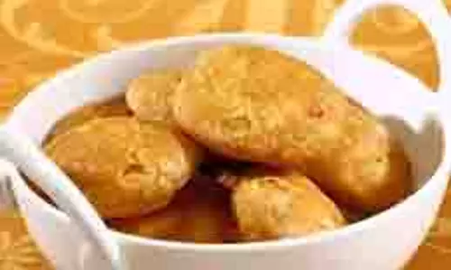 Hing Kachori Recipe: शाम की चाय के साथ सर्व करें ये करारी और खस्ती हींग की कचौड़ी