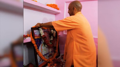 Varanasi: पं. छन्नूलाल मिश्र को श्रद्धांजलि, मुख्यमंत्री ने परिवार से मुलाकात की