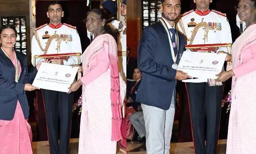 Bhopal: राष्ट्रपति से सम्मानित हुए NSS स्वयंसेवक, मंत्री परमार ने जताई खुशी Bhopal: राष्ट्रपति से सम्मानित हुए NSS स्वयंसेवक, मंत्री परमार ने जताई खुशी