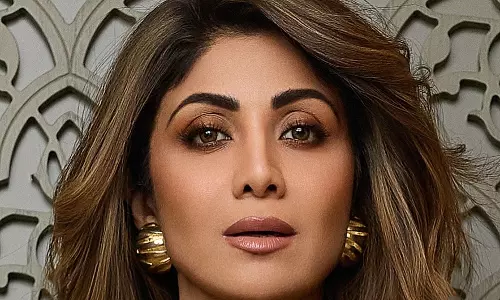 Shilpa Shetty ने 60 करोड़ रुपये की धोखाधड़ी में EOW में दिया बयान Shilpa Shetty ने 60 करोड़ रुपये की धोखाधड़ी में EOW में दिया बयान