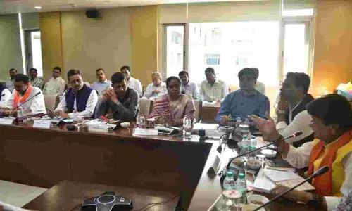 Bhopal: नगरीय विकास योजनाओं पर मंत्री विजयवर्गीय ने की बैठक