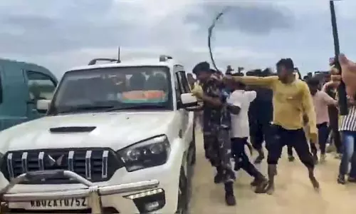 BJP सांसद खगेन मुर्मू के चेहरे पर लगी चोट की सर्जरी की संभावना, आठ के खिलाफ FIR दर्ज BJP सांसद खगेन मुर्मू के चेहरे पर लगी चोट की सर्जरी की संभावना, आठ के खिलाफ FIR दर्ज