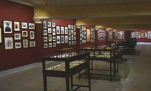 Hyderabad: चौमहल्ला पैलेस में 8वें निज़ाम की दुर्लभ तस्वीरें प्रदर्शित Hyderabad: चौमहल्ला पैलेस में 8वें निज़ाम की दुर्लभ तस्वीरें प्रदर्शित