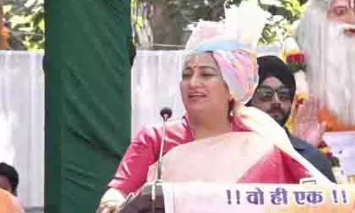 CM रेखा गुप्ता की बड़ी पहल, मंदिर जीर्णोद्धार को दी 1 लाख की राशि