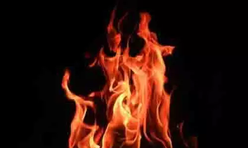 J&K के हब्बाकदल में आग लगी, आवासीय क्षेत्र में धुआं-लपटें, कोई हताहत नहीं J&K के हब्बाकदल में आग लगी, आवासीय क्षेत्र में धुआं-लपटें, कोई हताहत नहीं
