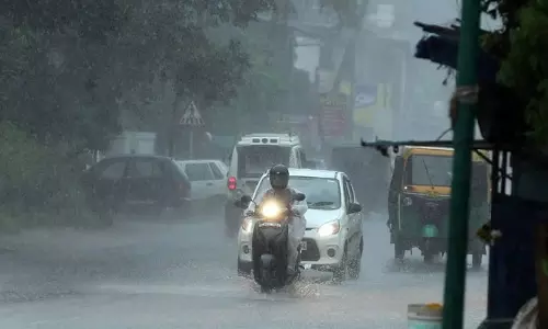 Lucknow: लखनऊ और आसपास जिलों में मौसम अलर्ट, बारिश-आंधी की संभावना Lucknow: लखनऊ और आसपास जिलों में मौसम अलर्ट, बारिश-आंधी की संभावना