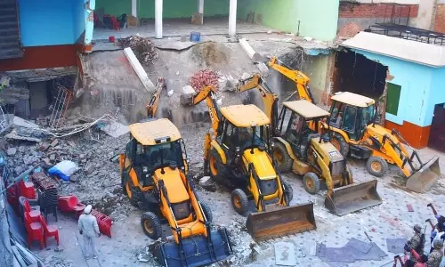 Bareilly: बीडीए ने नफीस के बरातघर पर की बड़ी कार्रवाई Bareilly: बीडीए ने नफीस के बरातघर पर की बड़ी कार्रवाई