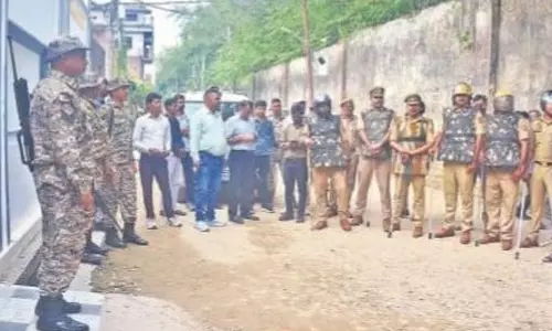 Bareilly: मौलाना के करीबियों के बरातघर और शोरूम पर कार्रवाई Bareilly: मौलाना के करीबियों के बरातघर और शोरूम पर कार्रवाई
