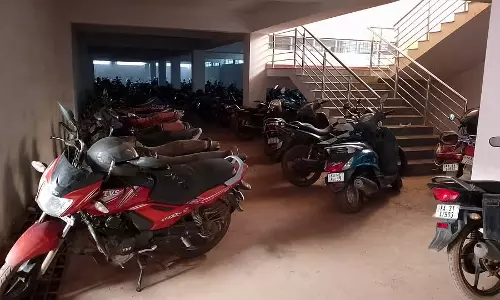 बस स्टैंड की दुकान; पट्टा लेने के लिए भारी रकम