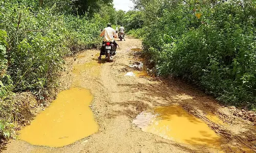 Shiggawi खराब सड़क: यातायात अव्यवस्था Shiggawi खराब सड़क: यातायात अव्यवस्था