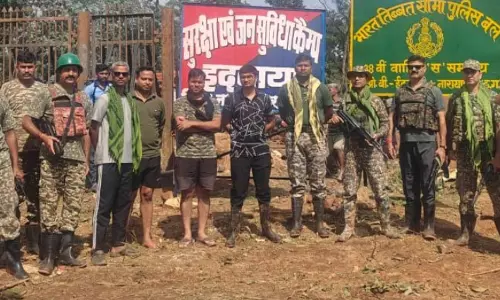 माओवादी नेताओं के आश्रय स्थल में खुली पुलिस कैंप माओवादी नेताओं के आश्रय स्थल में खुली पुलिस कैंप