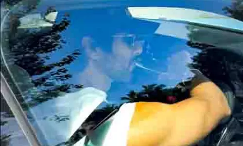 शाहिद कपूर अपनी शानदार 6 सिलेंडर वाली BMW M2 चलाते हैं
