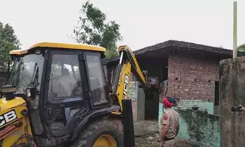 Jalandhar: टांडा में ड्रग तस्कर का घर ध्वस्त Jalandhar: टांडा में ड्रग तस्कर का घर ध्वस्त