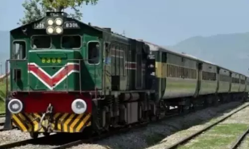 पाकिस्तान की Jaffar Express क्यों बन गई है आसिम मुनीर के सबसे बड़े सिरदर्द में से एक? पाकिस्तान की Jaffar Express क्यों बन गई है आसिम मुनीर के सबसे बड़े सिरदर्द में से एक?