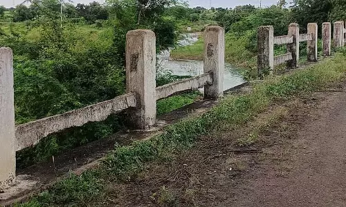 Karnataka : अलूर पुल का बैरियर गिरा, यात्री चिंतित Karnataka : अलूर पुल का बैरियर गिरा, यात्री चिंतित