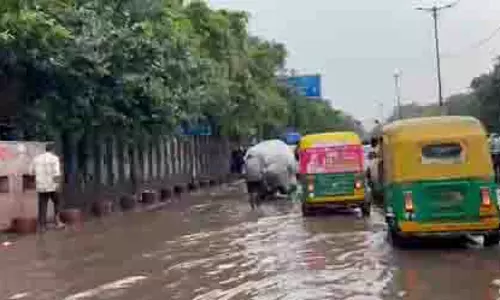 Delhi: मूसलाधार बारिश, येलो-ऑरेंज अलर्ट के बीच उड़ानों पर असर Delhi: मूसलाधार बारिश, येलो-ऑरेंज अलर्ट के बीच उड़ानों पर असर