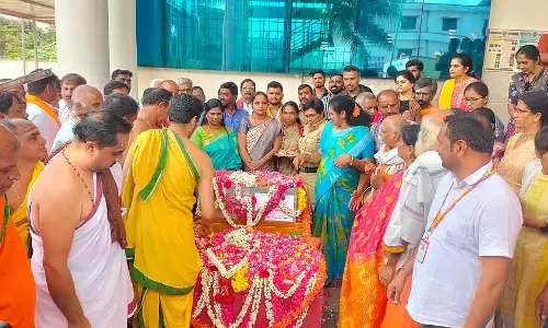 हसनअम्बा मेला: मंदिर में लाए गए आभूषण हसनअम्बा मेला: मंदिर में लाए गए आभूषण