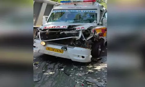 Kerala : मरीज को ले जा रही एम्बुलेंस ट्रक से टकराई, नर्स घायल