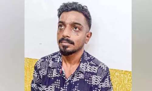 Kerala : पत्नी, ससुर और मां पर हमला करने के आरोप में युवक गिरफ्तार Kerala : पत्नी, ससुर और मां पर हमला करने के आरोप में युवक गिरफ्तार