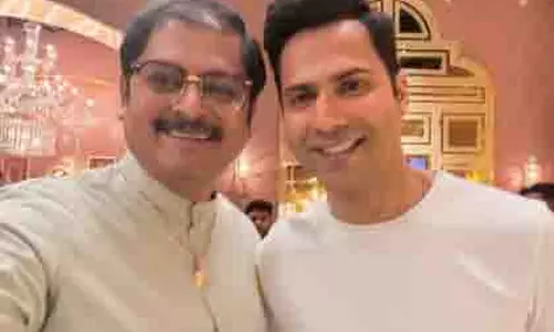 Varun Dhawan ने बताया– पिता डेविड धवन हैं तिवारीजी के बड़े फैन