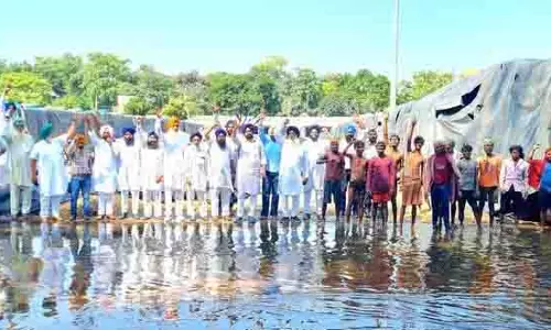 Chandigarh: अमलोह अनाज मंडी में जलभराव को लेकर प्रदर्शन