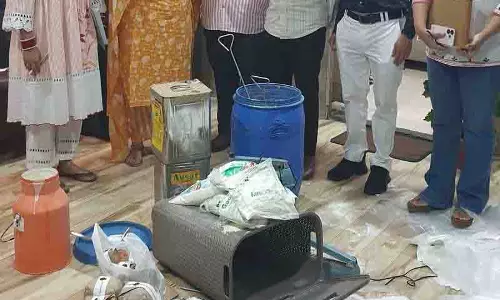 Ludhiana: छापेमारी में 50 किलो नकली घी, क्रीम, दूध पाउडर जब्त Ludhiana: छापेमारी में 50 किलो नकली घी, क्रीम, दूध पाउडर जब्त