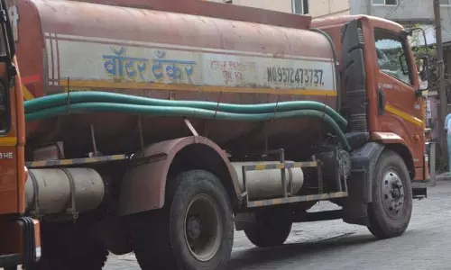पानी के टैंकर ने डेढ़ साल की बच्ची को कुचला; Kharadi में हादसा पानी के टैंकर ने डेढ़ साल की बच्ची को कुचला; Kharadi में हादसा