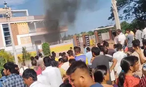 10 करोड़ के कर्जदार के घर में आग लगा दी गई.. वीडियो