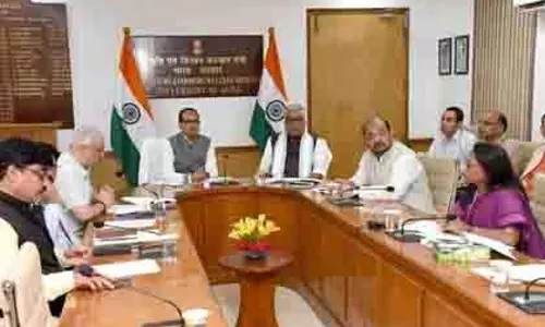 दिल्ली की जहरीली हवा से निपटने के लिए केंद्रीय मंत्रालय और राज्यों की बैठक दिल्ली की जहरीली हवा से निपटने के लिए केंद्रीय मंत्रालय और राज्यों की बैठक