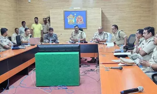 प्रधानमंत्री की श्रीशैलम यात्रा के लिए सुरक्षा व्यवस्था की समीक्षा प्रधानमंत्री की श्रीशैलम यात्रा के लिए सुरक्षा व्यवस्था की समीक्षा
