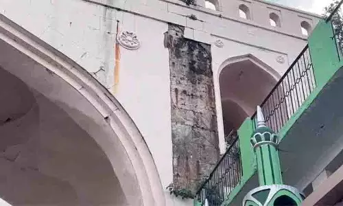Hyderabad: मछली कमान से प्लास्टर गिरने से एक व्यक्ति घायल Hyderabad: मछली कमान से प्लास्टर गिरने से एक व्यक्ति घायल