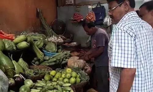 लगातार बारिश से खाद्यान्न की कीमतें बढ़ीं, आम आदमी पर बोझ बढ़ा लगातार बारिश से खाद्यान्न की कीमतें बढ़ीं, आम आदमी पर बोझ बढ़ा
