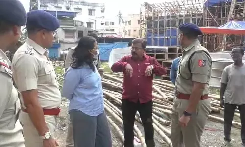 Barasat, मध्यमग्राम आगंतुक सुविधाओं के साथ काली पूजा की तैयारी करें Barasat, मध्यमग्राम आगंतुक सुविधाओं के साथ काली पूजा की तैयारी करें