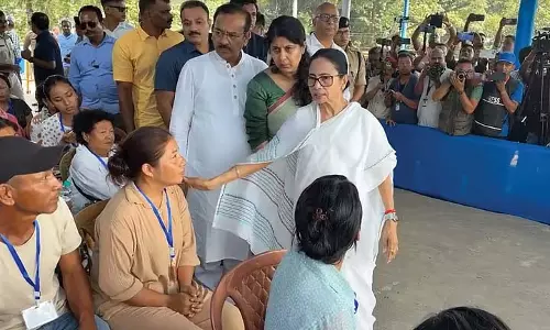 CM ने बाढ़ पीड़ितों के परिवारों से मुलाकात की, सहायता का आश्वासन दिया CM ने बाढ़ पीड़ितों के परिवारों से मुलाकात की, सहायता का आश्वासन दिया