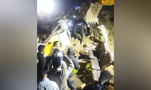 Bilaspur में भूस्खलन की चपेट में आई बस, 10 लोगों की मौत, कई घायल, मुख्यमंत्री ने जताया दुख Bilaspur में भूस्खलन की चपेट में आई बस, 10 लोगों की मौत, कई घायल, मुख्यमंत्री ने जताया दुख